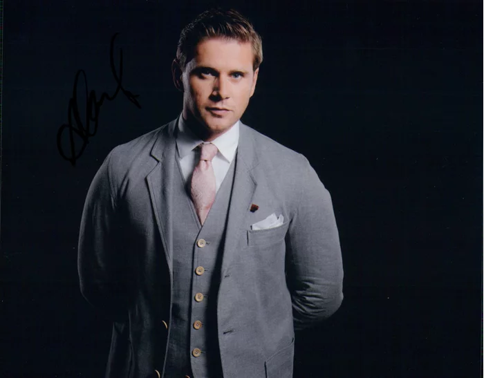 Allen Leech autograph