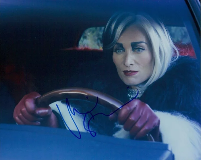 Victoria Smurfit autograph
