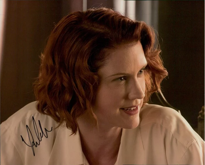 Lauren Lee Smith autograph