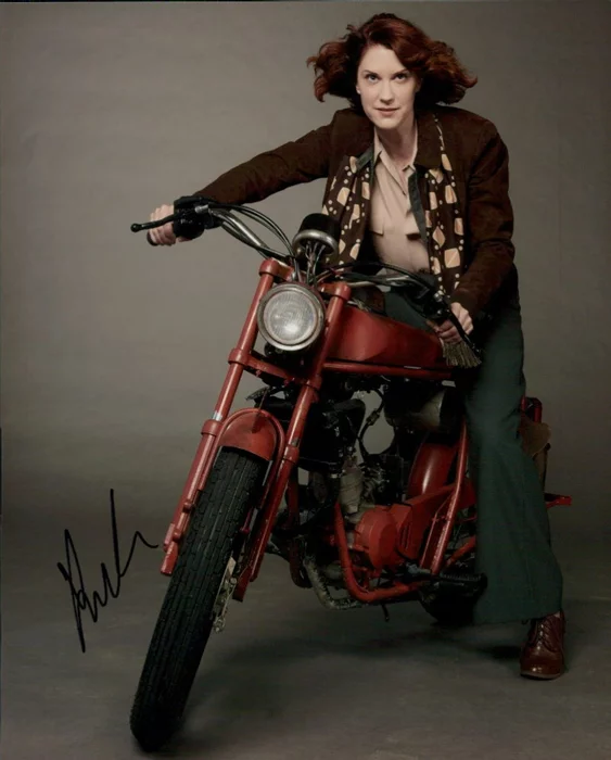 Lauren Lee Smith autograph