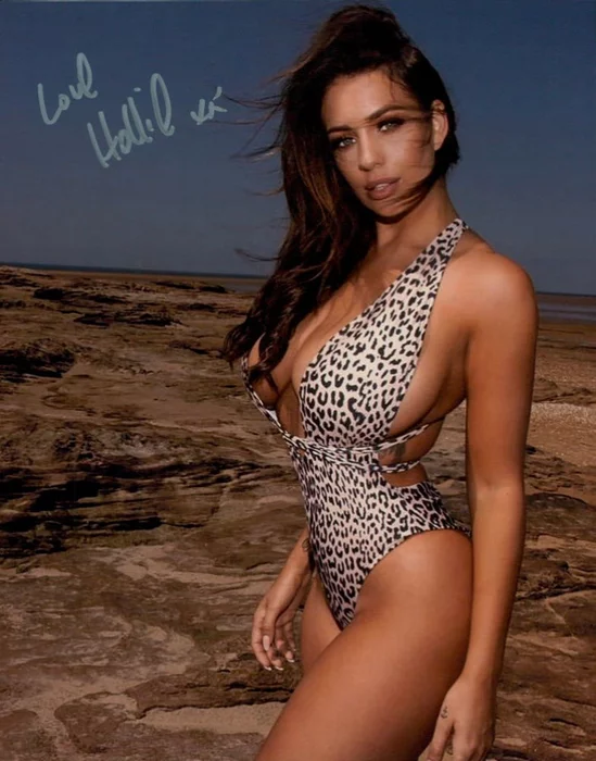 Holly Peers autograph