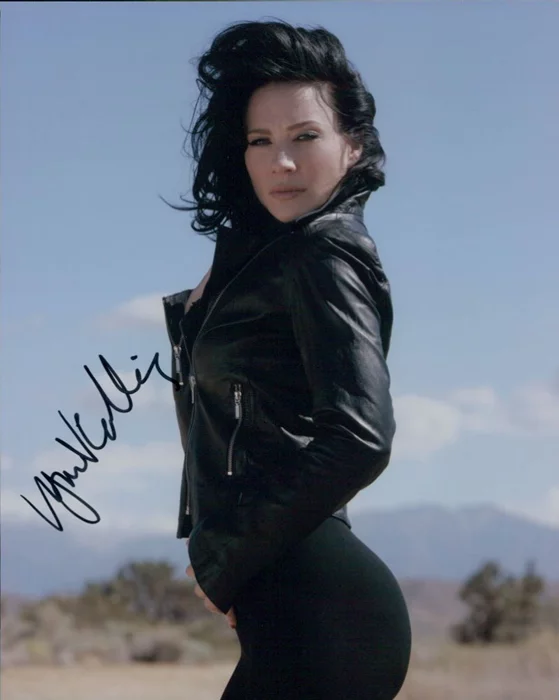 Lynn Collins autograph