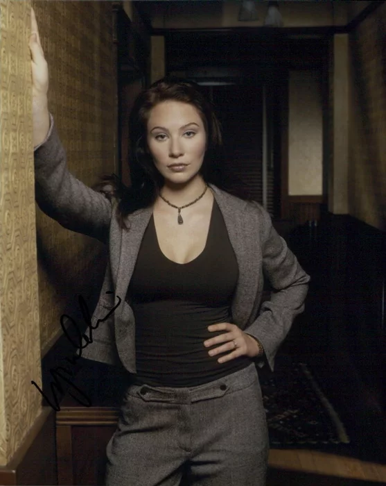 Lynn Collins autograph