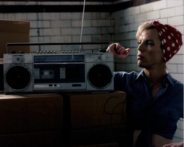 Shawn-Caulin Young autograph