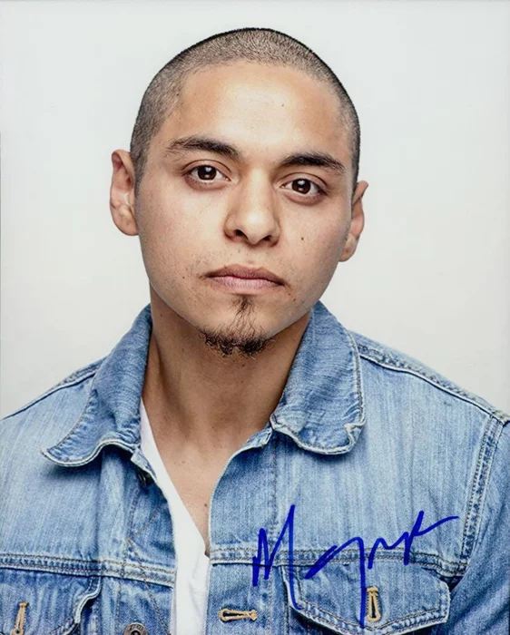 Maynor Alvarado autograph