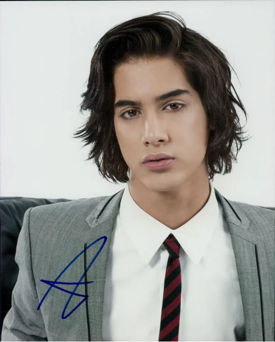 Avan Jogia autograph