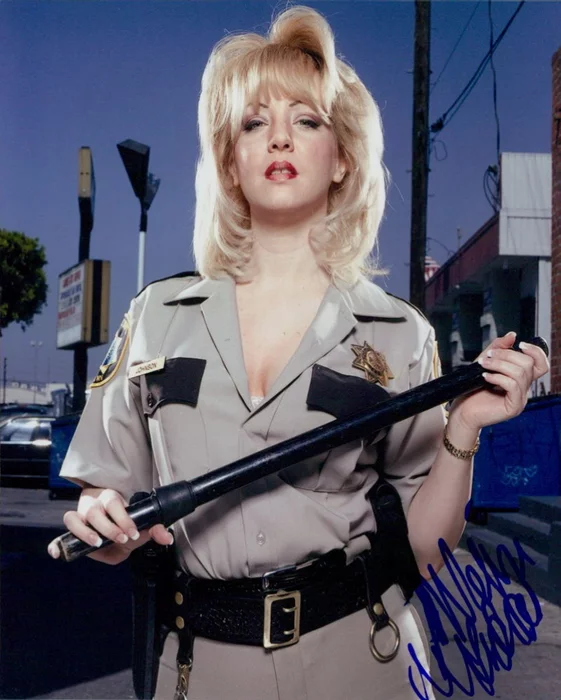 Wendi McLendon-Covey autograph