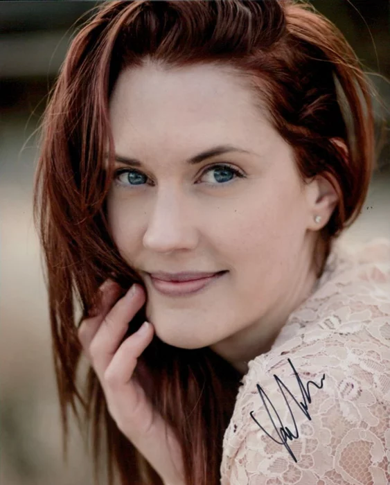 Lauren Lee Smith autograph