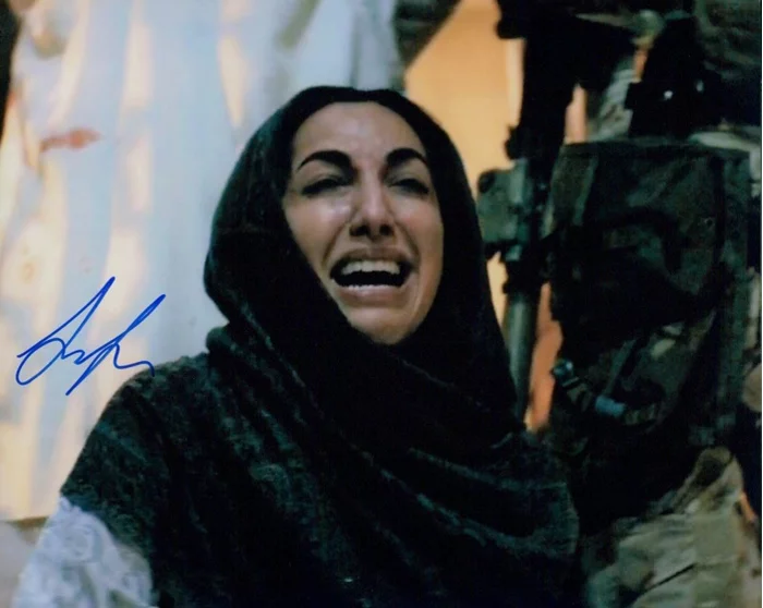 Samira Izadi autograph
