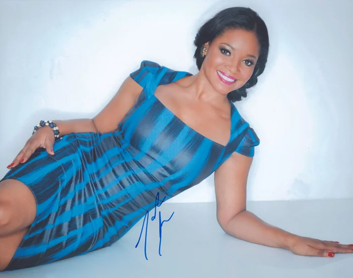 Tamala Jones autograph