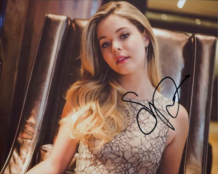 Sasha  Pieterse autograph
