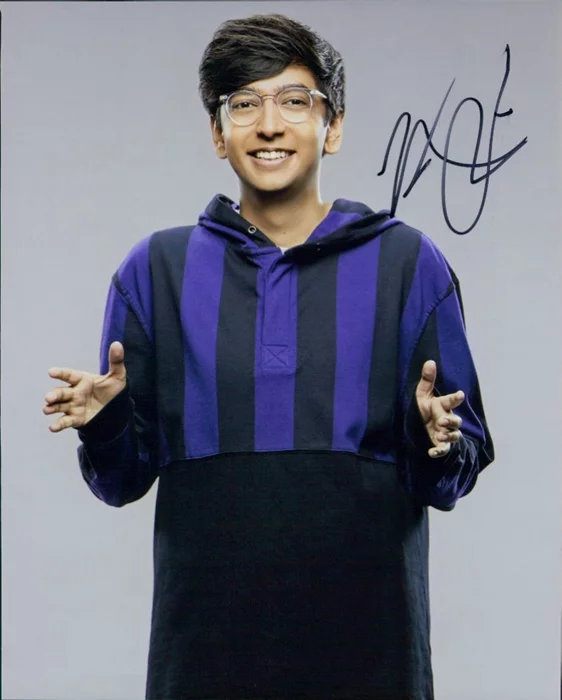 Nik Dodani autograph