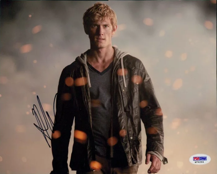 Alex Pettyfer autograph