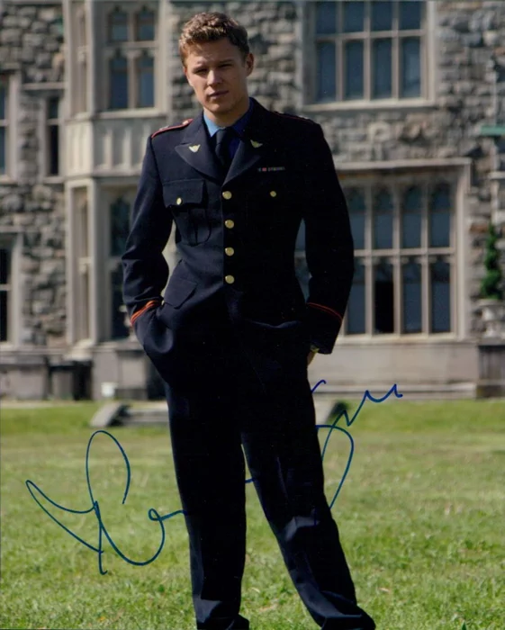 Christopher Egan autograph