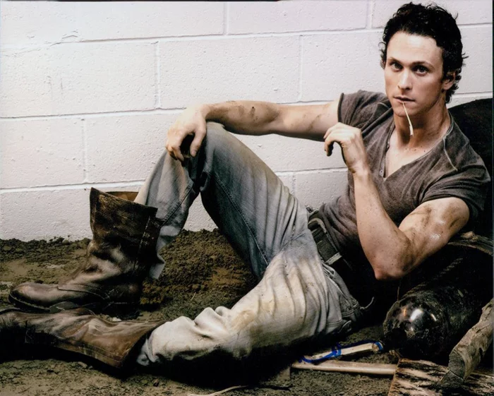 Jonathan Tucker autograph