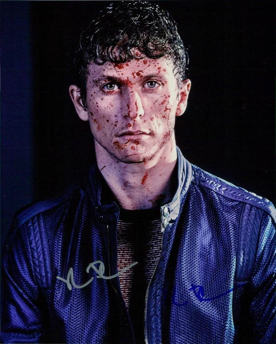 Jonathan Tucker autograph