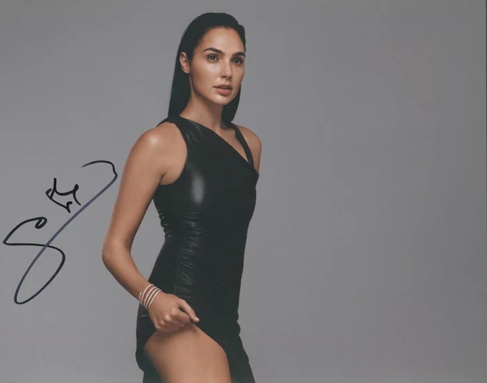 Gal Gadot autograph