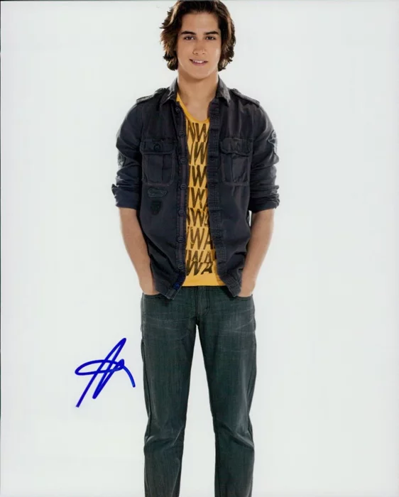 Avan Jogia autograph