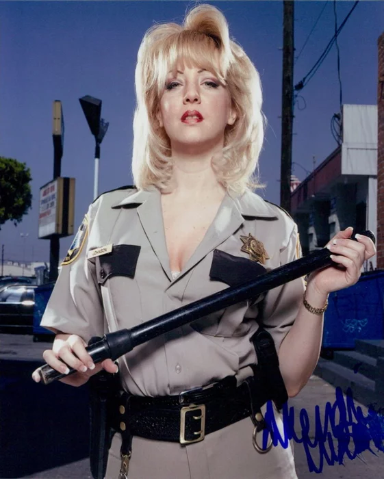 Wendi McLendon-Covey autograph