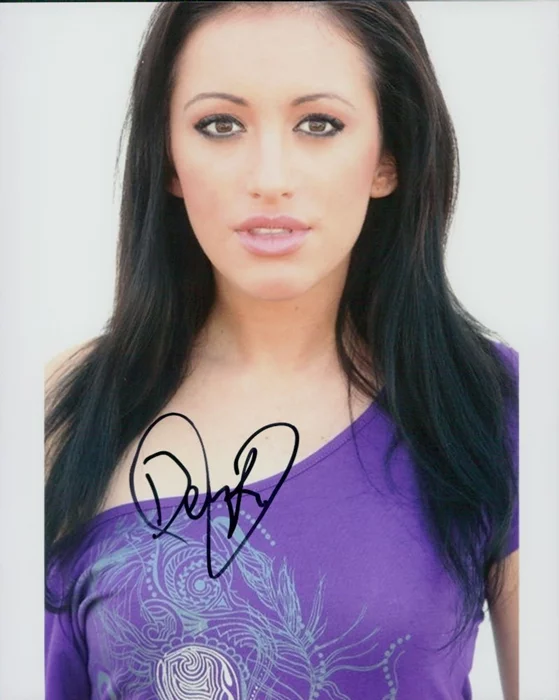 Devanny Pinn autograph