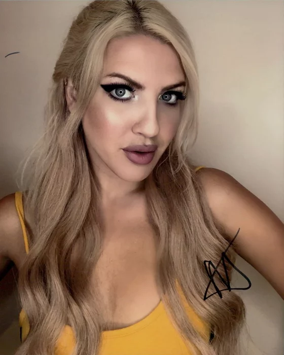Maddie Pocks autograph
