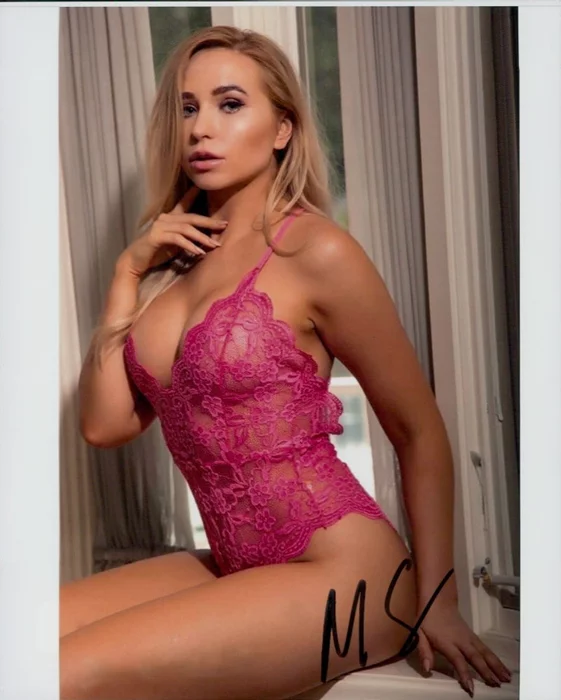 Masha Summers autograph