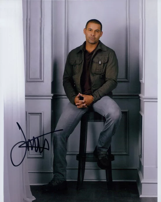 Jon Huertas autograph