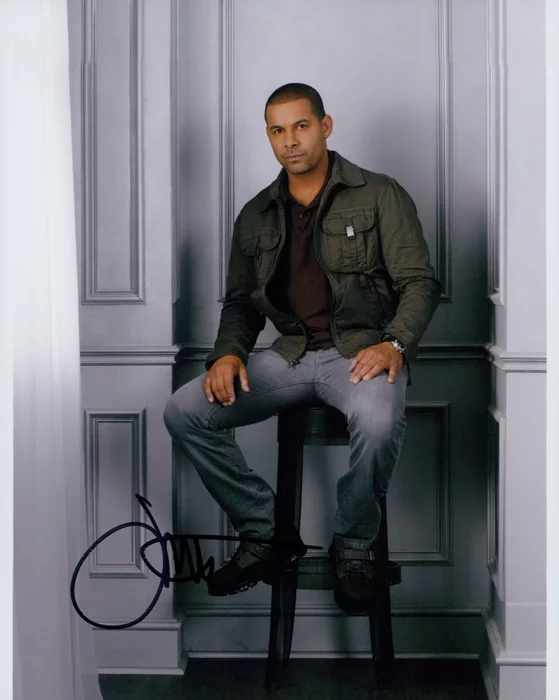 Jon Huertas autograph