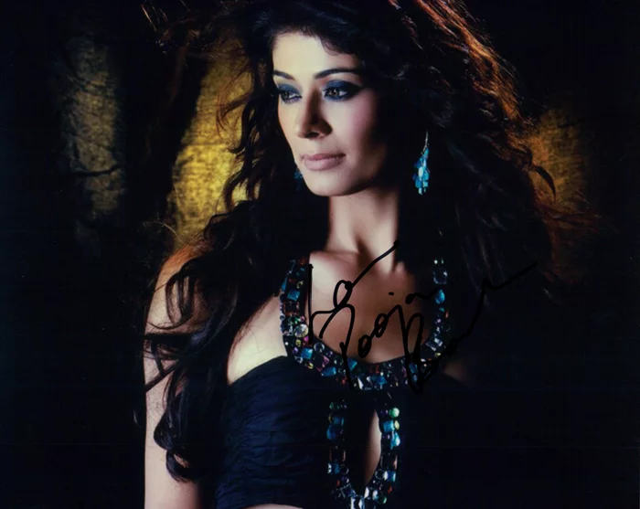 Pooja Batra autograph