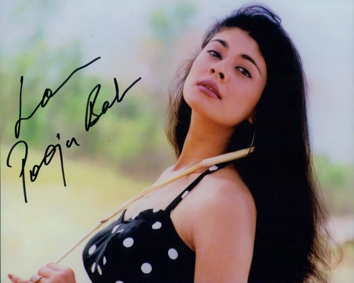 Pooja Batra autograph