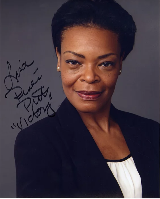 Lisa Renee Pitts autograph
