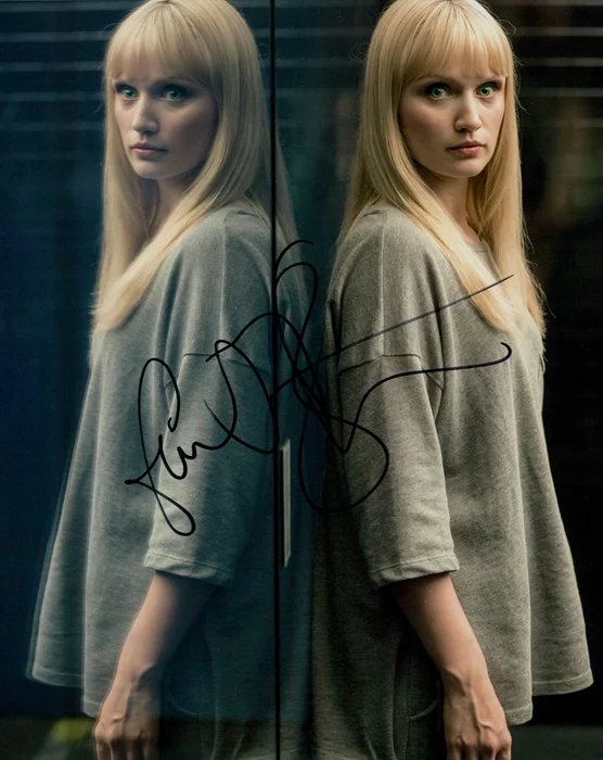 Emily Berrington autograph
