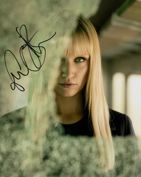 Emily Berrington autograph