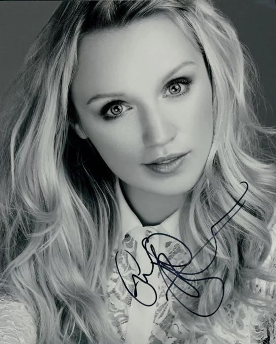 Emily Berrington autograph