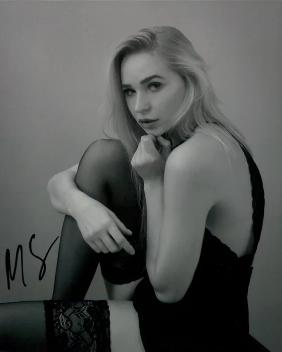 Masha Summers autograph