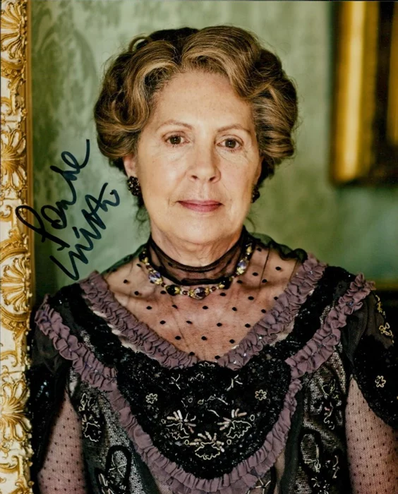 Penelope Wilton autograph