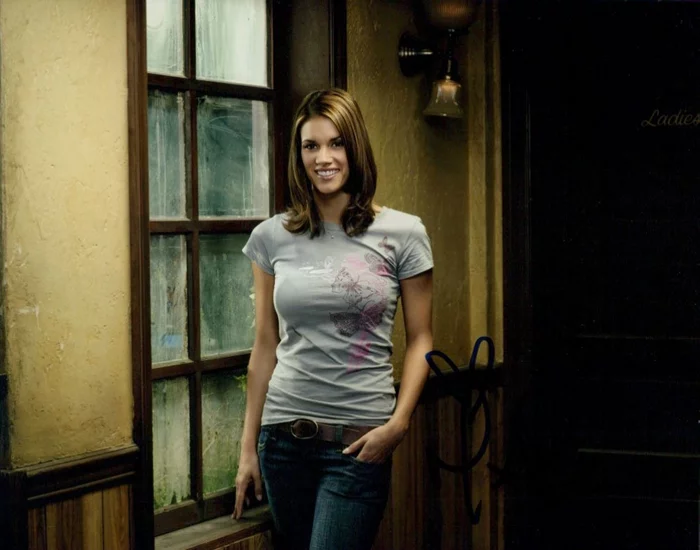 Missy Peregrym autograph