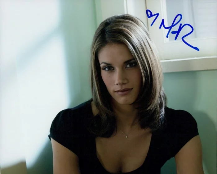 Missy Peregrym autograph