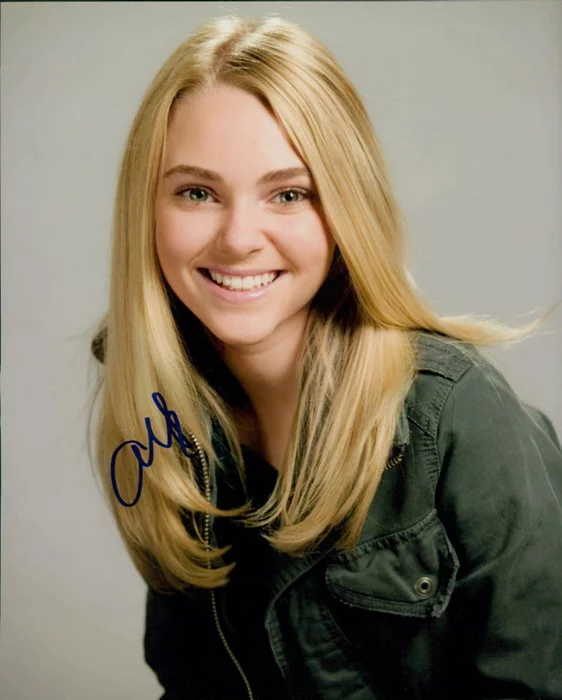 Annasophia Robb autograph