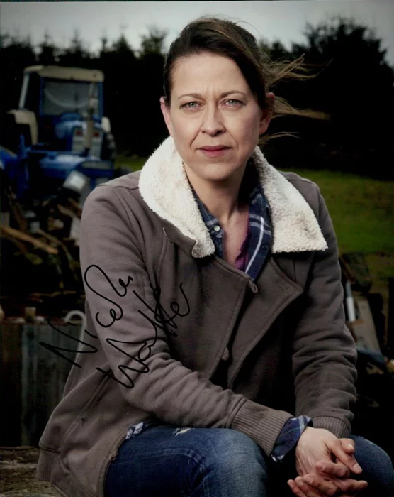 Nicola Walker autograph