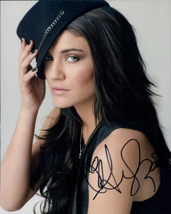 Jessica Szohr autograph