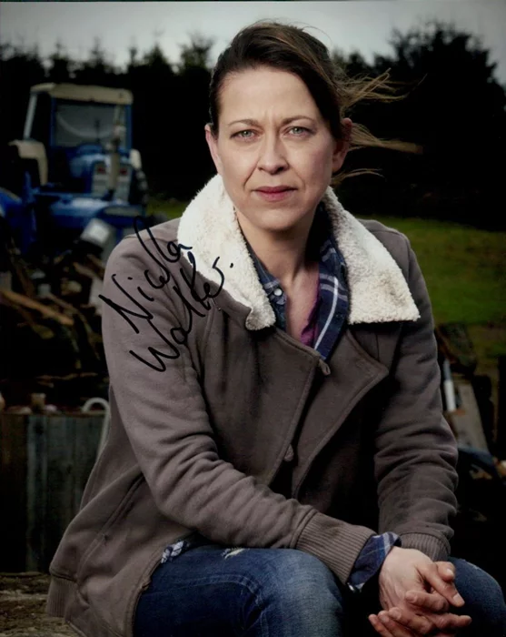 Nicola Walker autograph