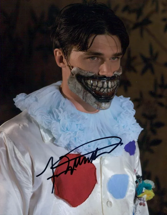 Finn Wittrock autograph