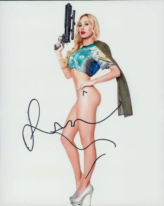 Lizzie Lee autograph