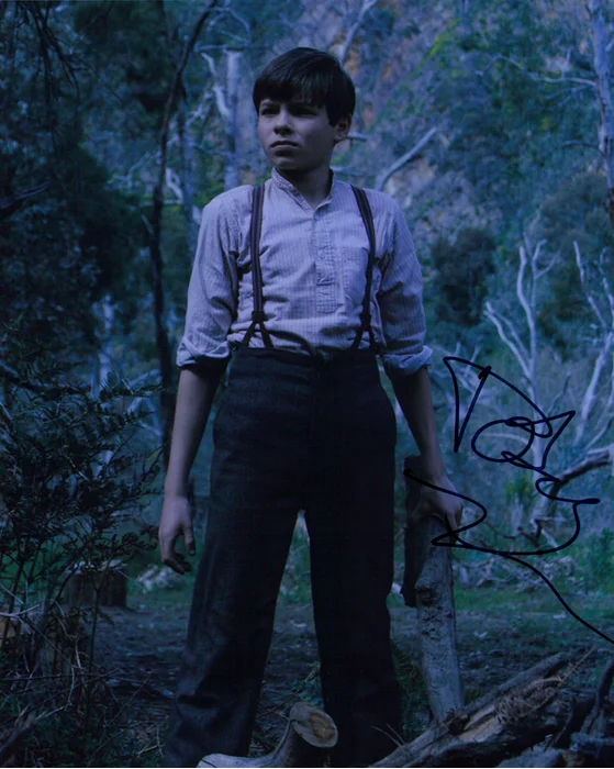 Toby Wallace autograph