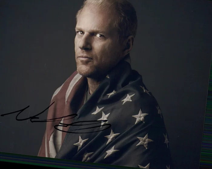 Noah Emmerich autograph