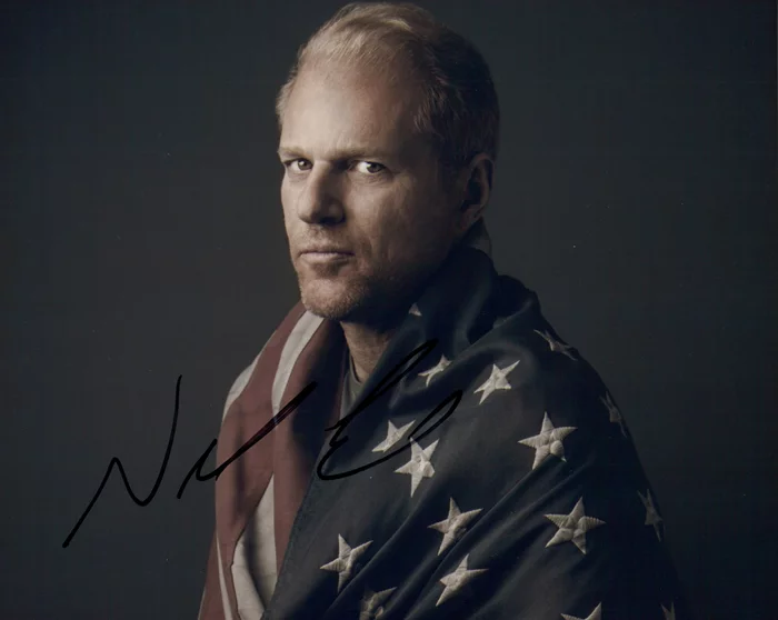 Noah Emmerich autograph