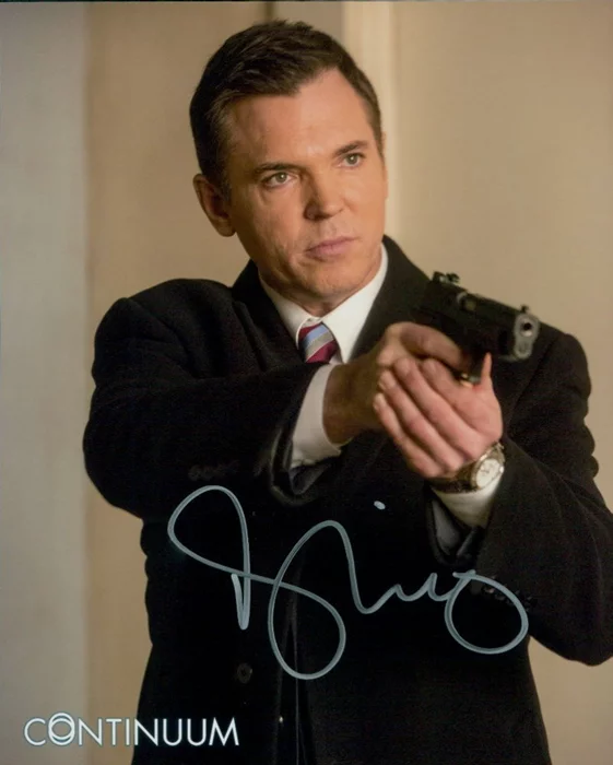 Nicholas Lea autograph
