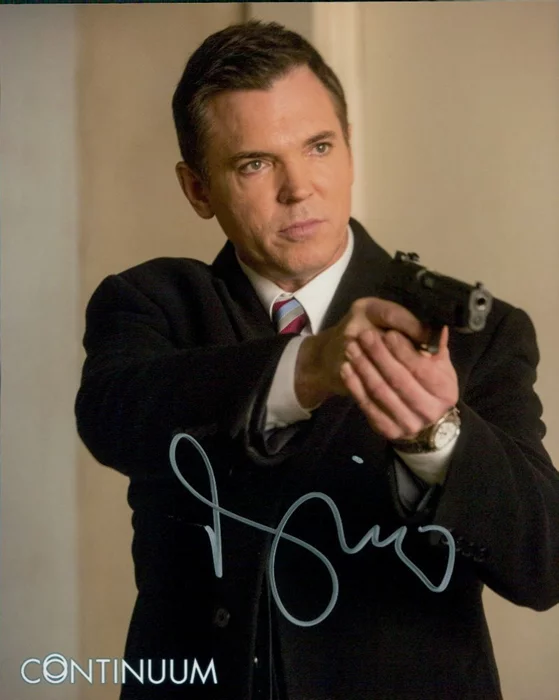 Nicholas Lea autograph