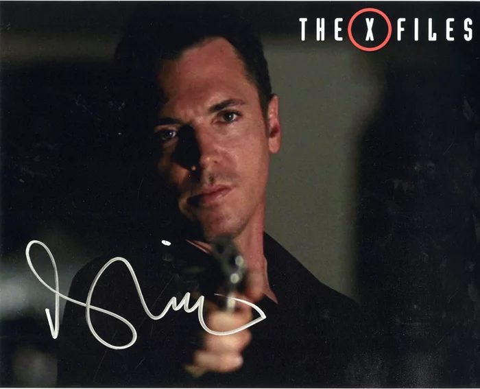 Nicholas Lea autograph